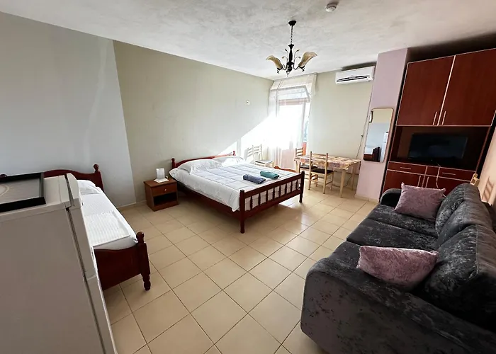 Romance Holiday Garden Durrës